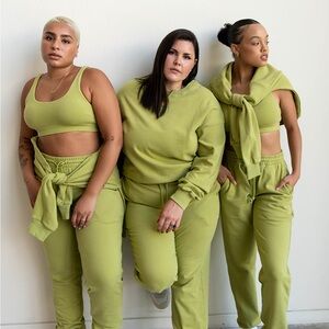 AZUR FIT Women’s Size Small Sports Bra in‎ Colour Matcha